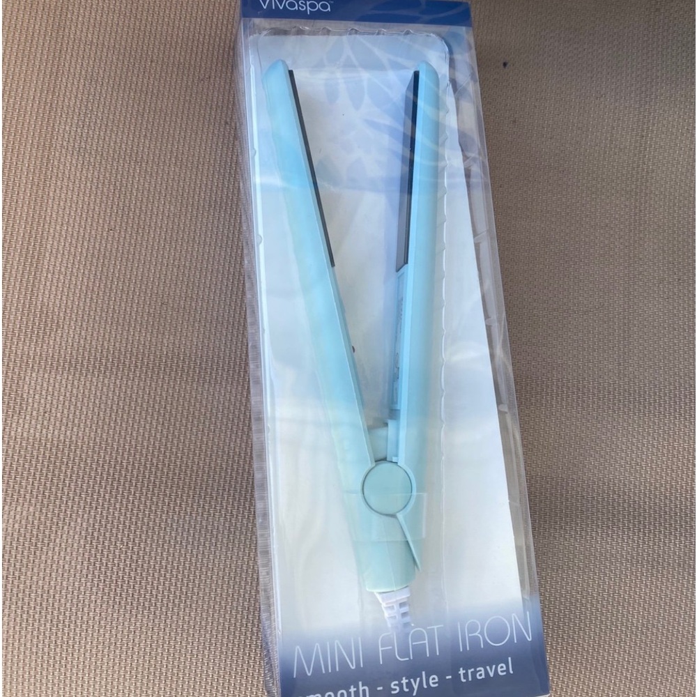 NEW - Mini flat iron